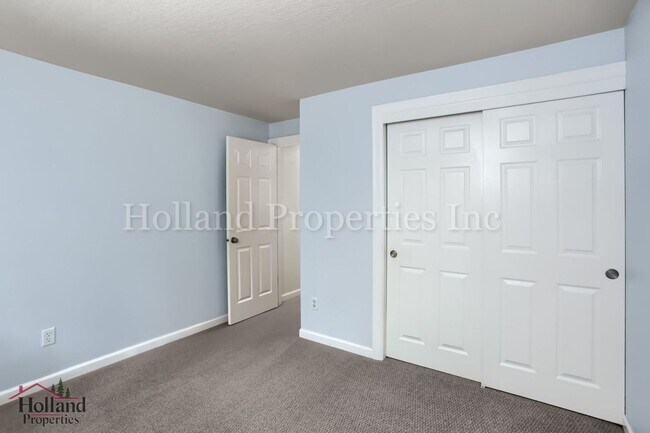 Building Photo - 2680 SW 87th Ave