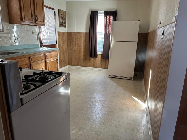 Building Photo - 13 Aldrich Ave