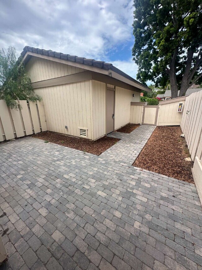 Building Photo - $3,750- 3 Bed / 2.5 Bath Renovated Townhome in Poway