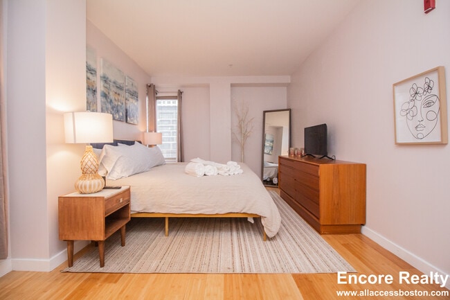 Building Photo - 16 Miner St