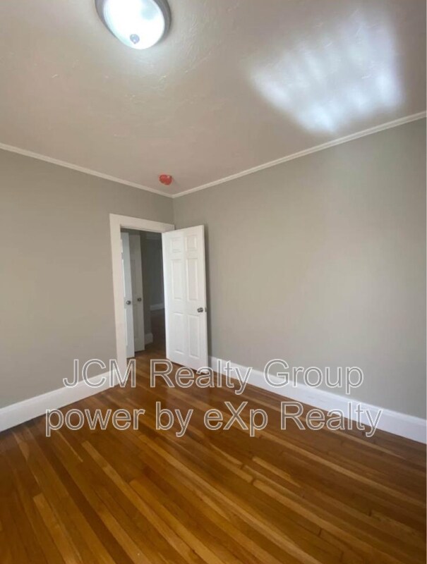 Building Photo - 23 Mall St