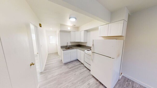 Building Photo - Open-House 6/6 and 6/7 2:30 to 3:30! Call ...