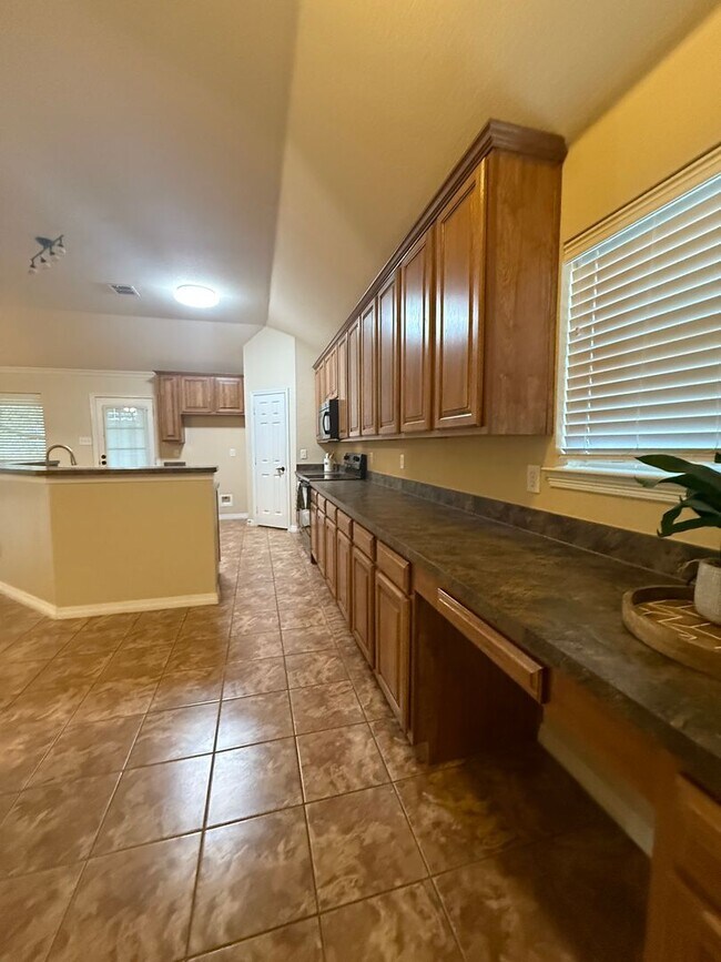 Building Photo - Beautiful 3/2 in Westover Village