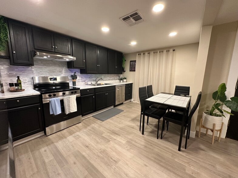 Building Photo - 1983 E Don Carlos Ave