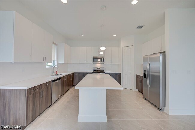 Building Photo - 5114 Panella Ave