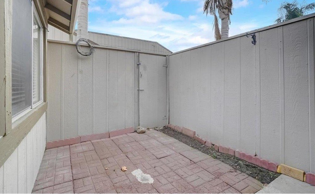 Building Photo - 2500 Florida Ln