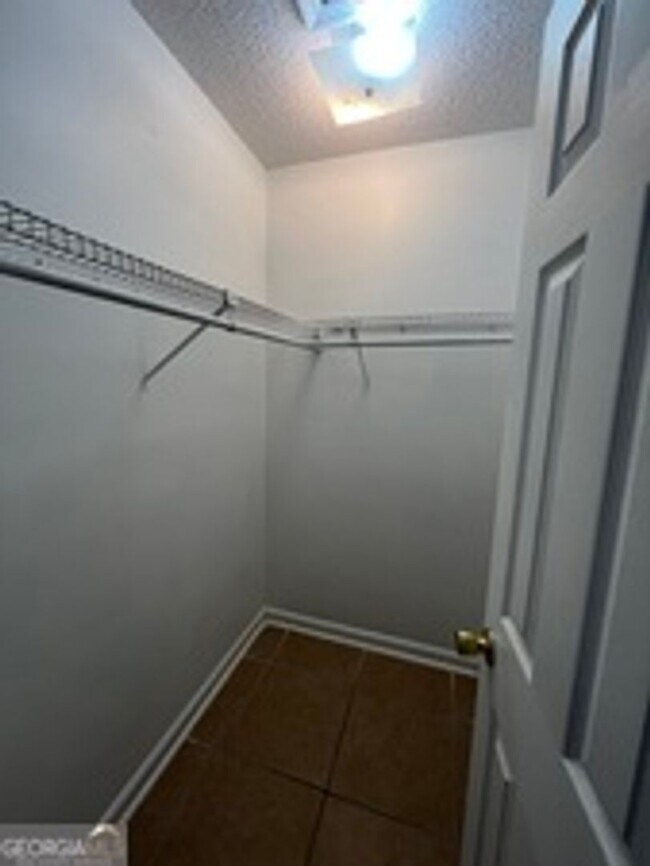 Building Photo - 412/414 Admirals  Walk