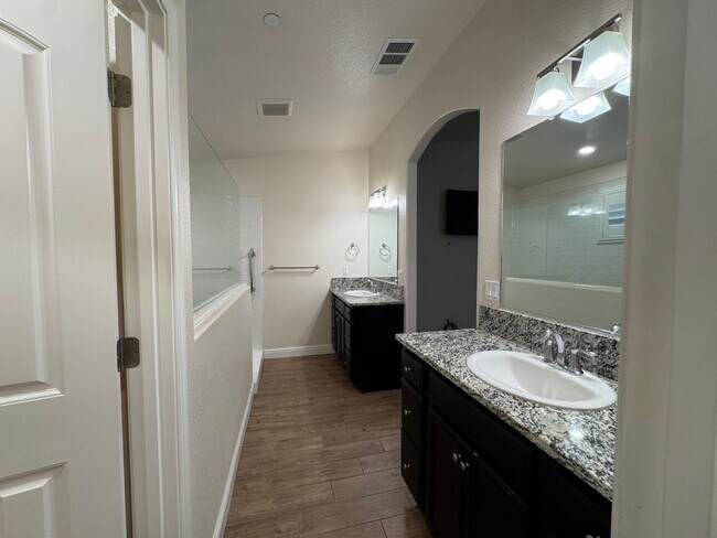 Building Photo - 493 Crescent Ln