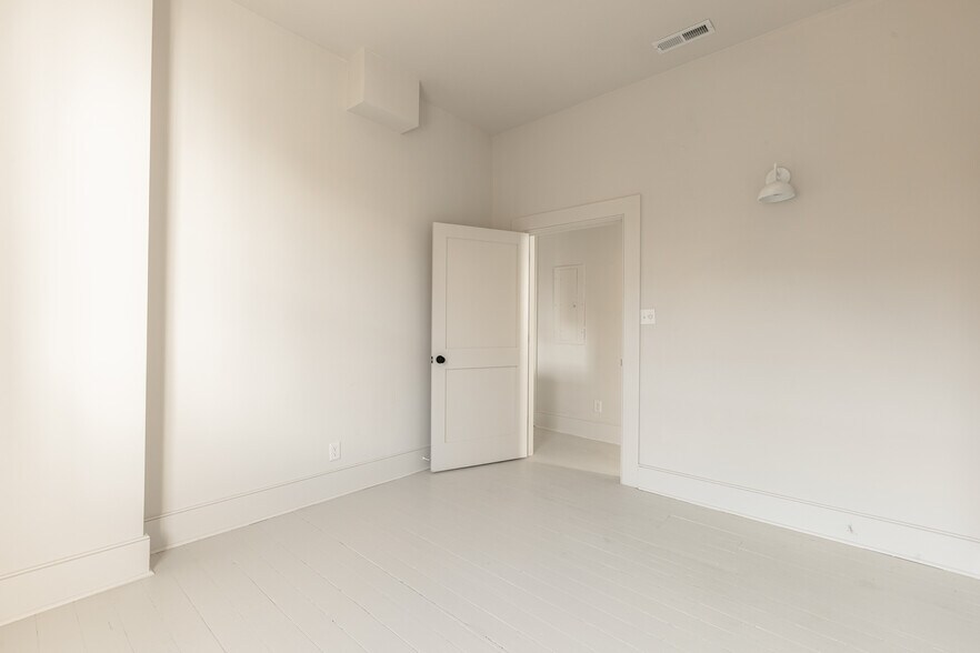 Building Photo - 82 Wentworth St