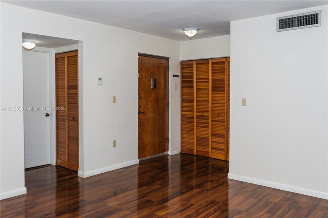 Building Photo - 9140 SW 123rd Ct