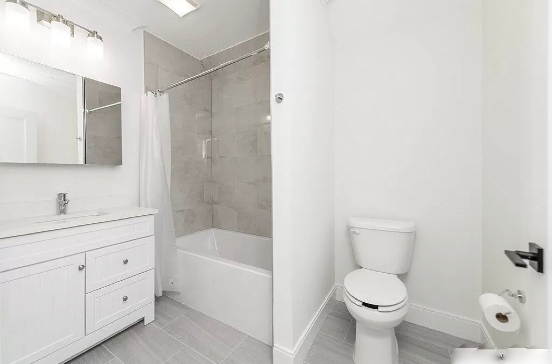 Building Photo - 68 Day St