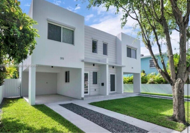 Primary Photo - 313 NW 34th Ave