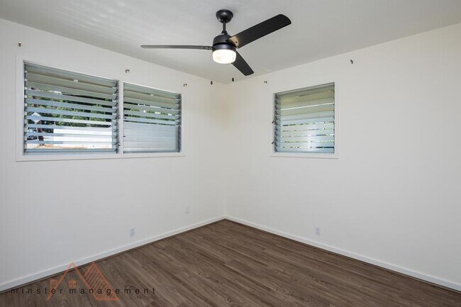 Building Photo - 2133 Metcalf St