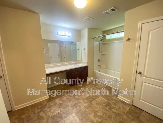 Building Photo - 114 Kasey Dr