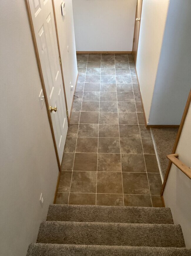 Building Photo - 1102 S Aspen Pl