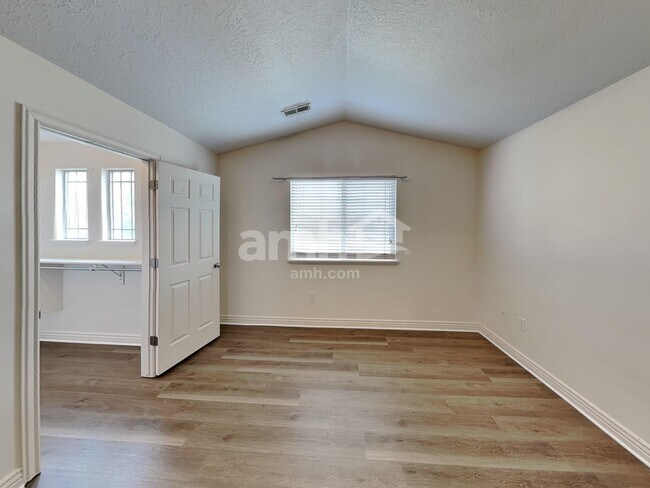 Building Photo - 247 Boston Dr