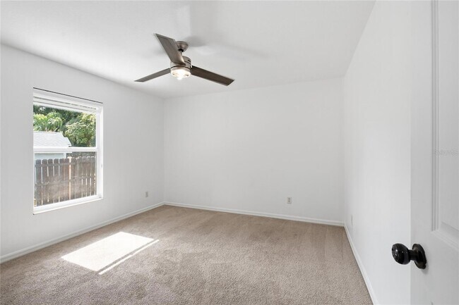 Building Photo - 10924 SW 48th Terrace