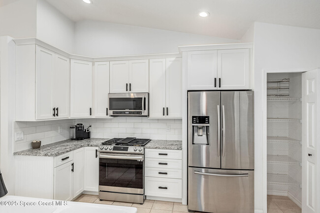 Building Photo - 210 Heron Dr