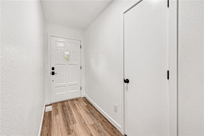 Building Photo - 6 Brompton Dr