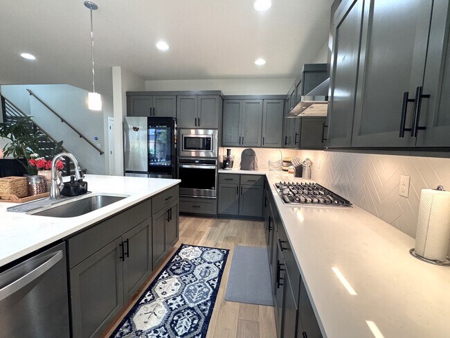 Building Photo - 4078 SE 70th Ave