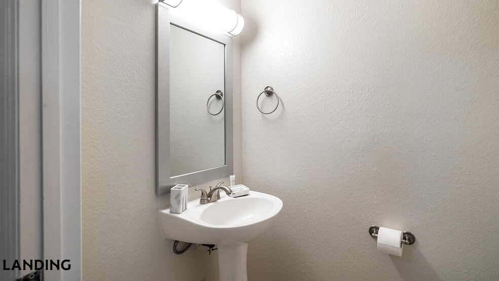 Building Photo - 2801 Biltmore Park Dr