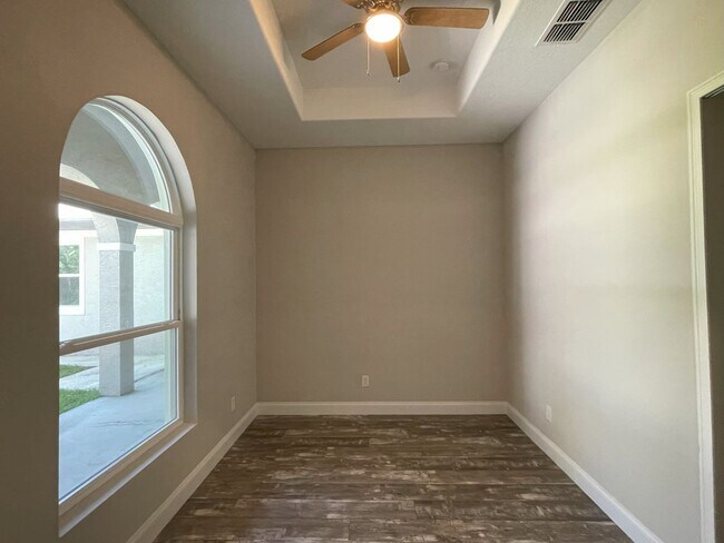 Building Photo - Lovely and Unique Custom-built Duplex Avai...