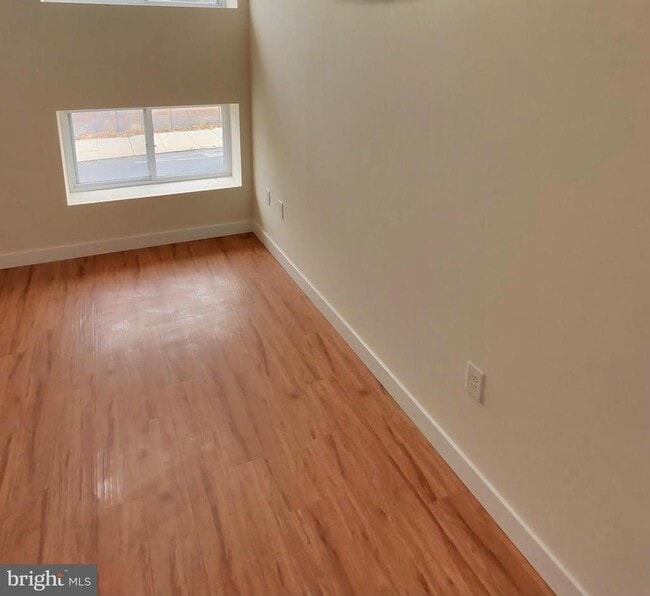 Building Photo - 550 N 52nd St