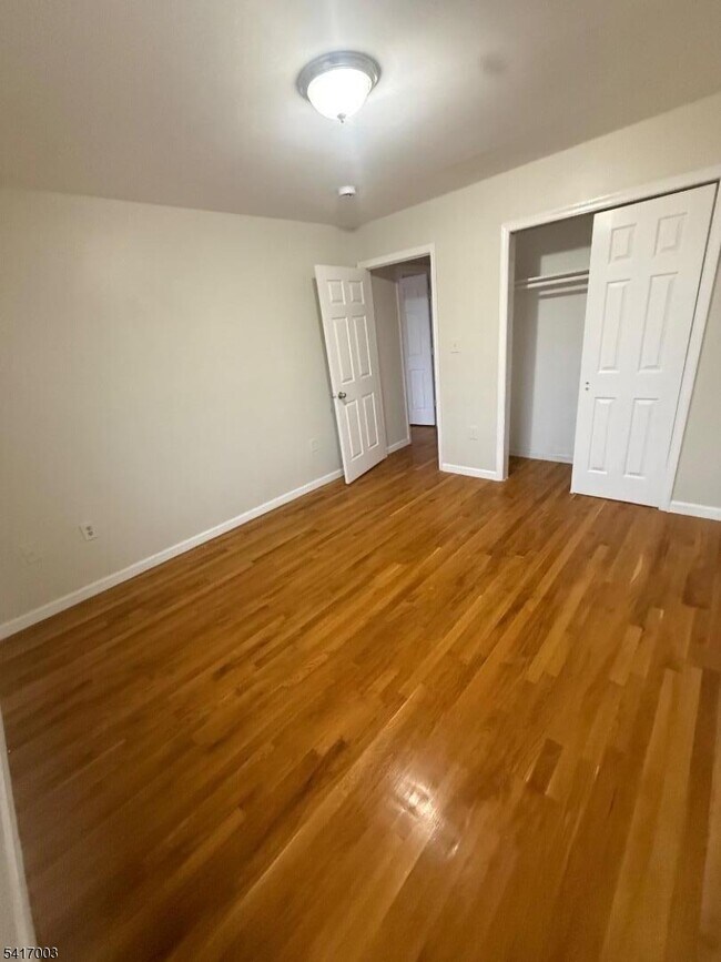 Building Photo - 335 Broadway