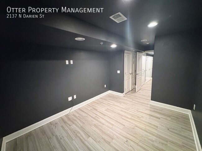 Building Photo - 2137 N Darien St