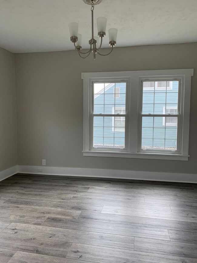 Building Photo - 257 Lovers Ln