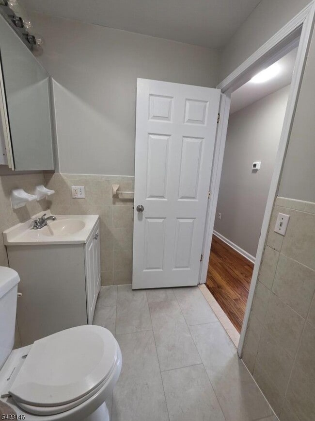 Building Photo - 290 Sussex Ave