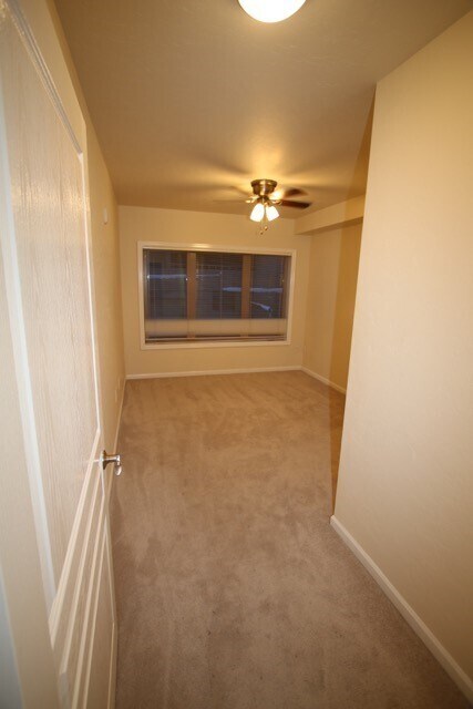 Building Photo - 2 Bedroom Condo close to Downtown and Shop...