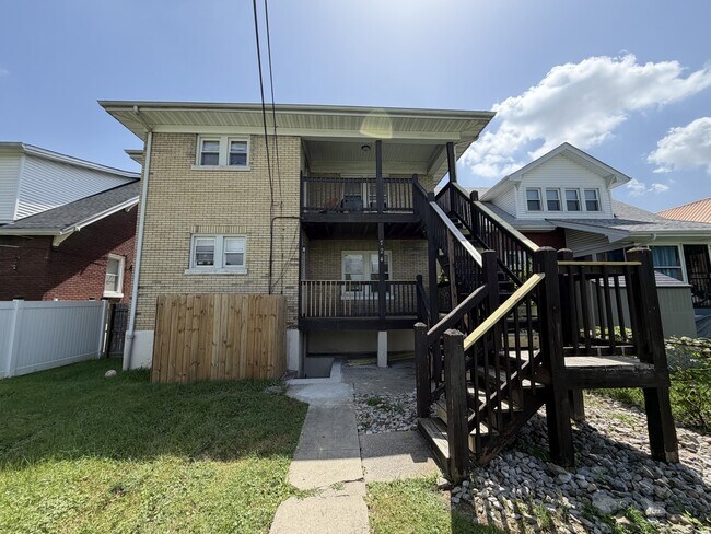 Building Photo - 724 S 38th St
