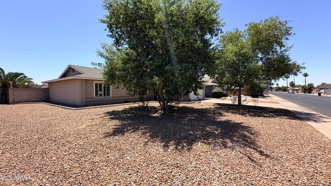 Building Photo - 2303 S Cottonwood Dr