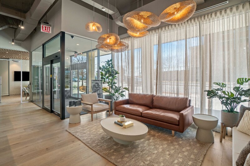 Building Photo - 541 S Damen Ave