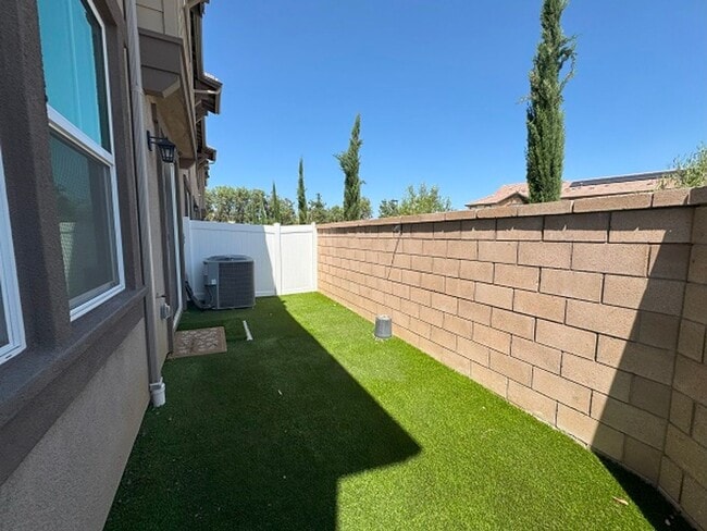 Building Photo - Beautiful House in the heart of Temecula -...