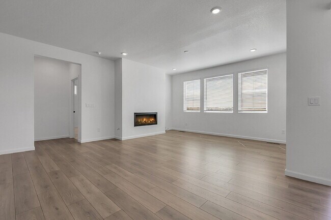 Building Photo - $2,995, 3-bed, 2.5-bath located in Castle ...