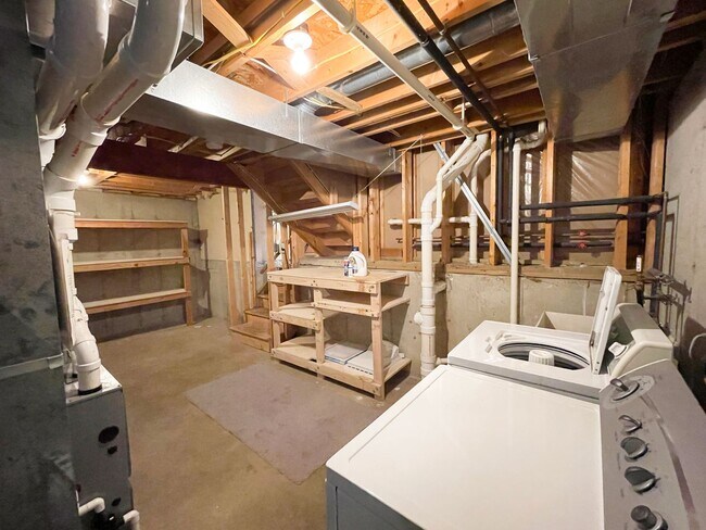 Building Photo - 2820 Warner Ln