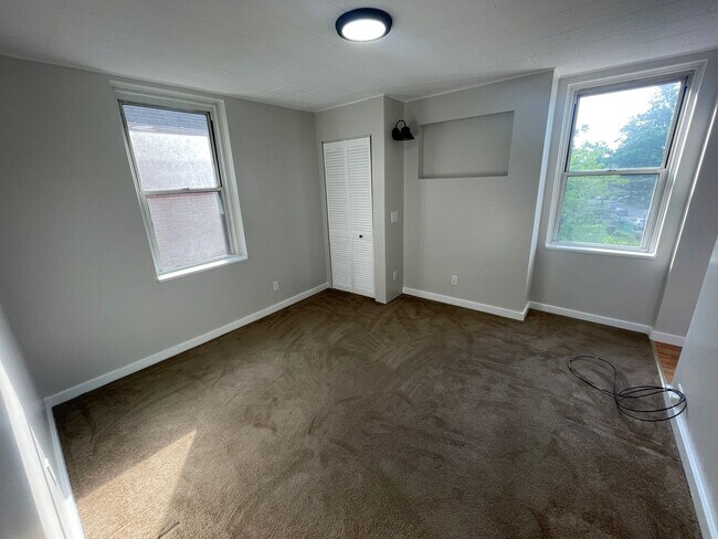 Building Photo - 155 Kendall Ave
