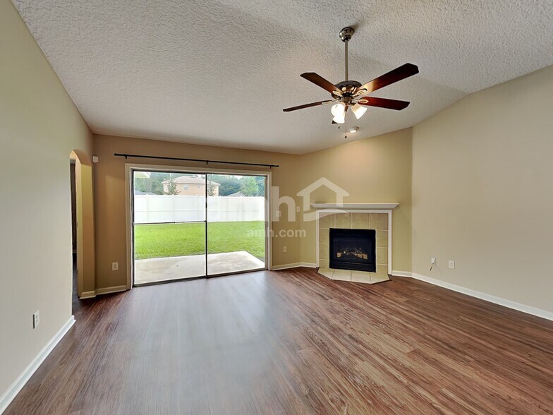 Building Photo - 9177 Prosperity Lake Dr