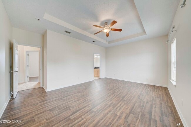 Building Photo - 2608 Laurel Dr