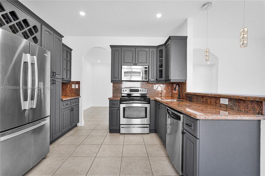 Building Photo - 14300 SW 155th Ct