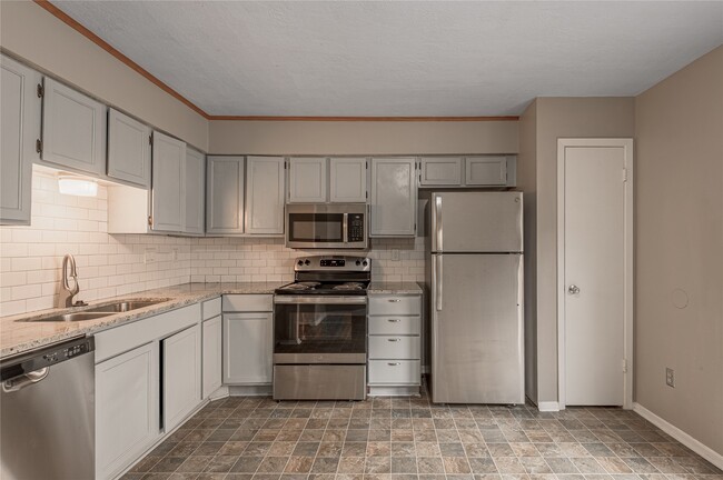 Building Photo - 2521 Crosstimbers Dr