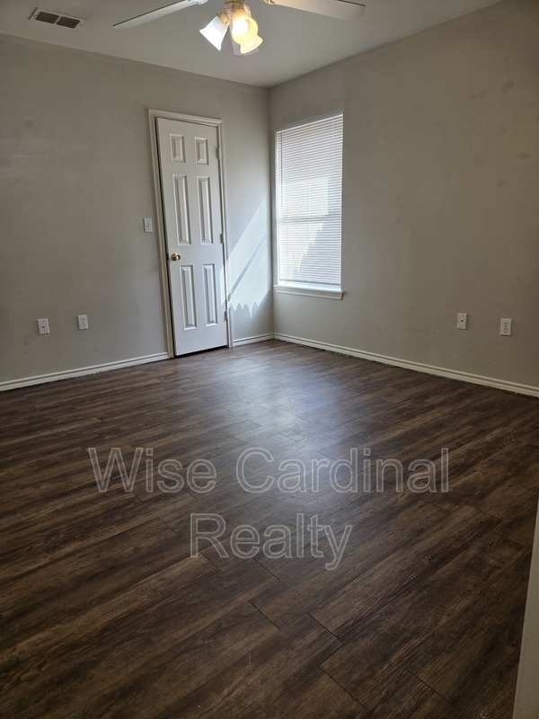 Building Photo - 520 N Chicago Ave