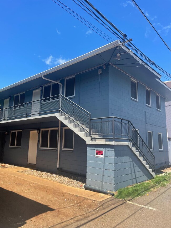 Building Photo - Moiliili/University - Hausten St - 2 Bdrm/1 Bath/No Prkg - $1600
