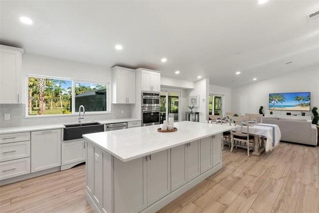 Building Photo - 1020 19th St SW