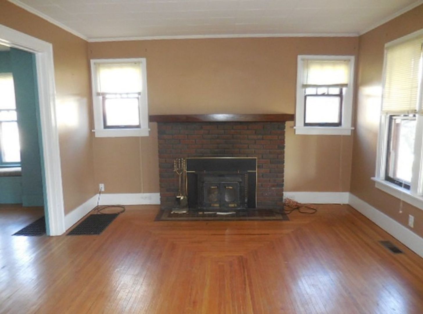 Building Photo - 120 W 10th St