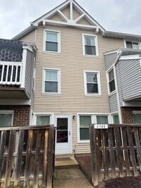 Building Photo - One level living in a spacious upgraded condo