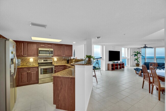 Building Photo - 3880 N Hwy A1A