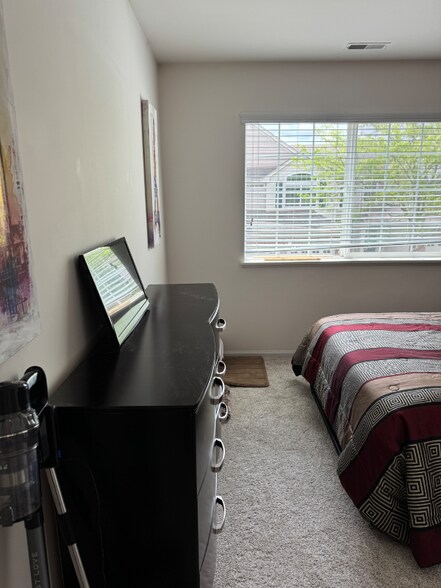 Building Photo - 10003 Cummings St